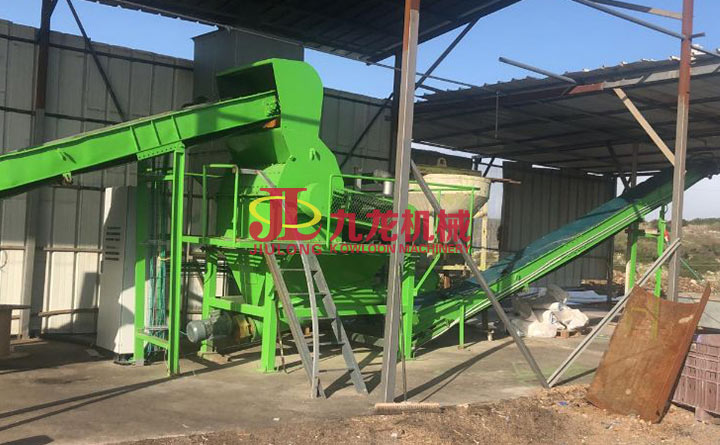 大型樹(shù)枝粉碎機(jī)